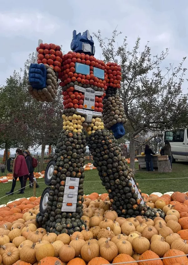 Some interesting facts and things - #6 Optimus Prime built entirely out of pumpkins Some interesting facts and things - #6 Optimus Prime built entirely out of pumpkins