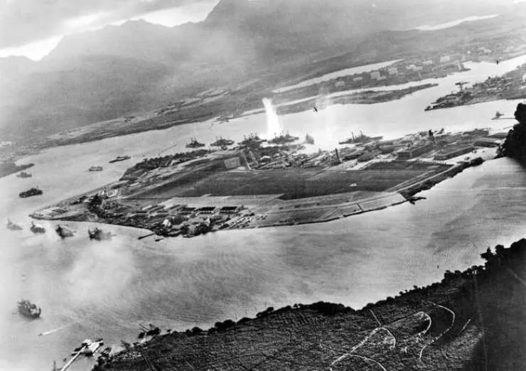 Incredible shots that bend your brain a little - #1 Japanese perspective of Pearl Harbor from an attacking plane (1941) Incredible shots that bend your brain a little - #1 Japanese perspective of Pearl Harbor from an attacking plane (1941)