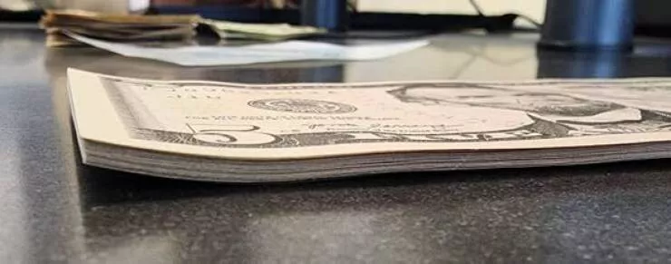 Incredible shots that bend your brain a little - #21 This is what $100 in brand new five-dollar bills looks like Incredible shots that bend your brain a little - #21 This is what $100 in brand new five-dollar bills looks like