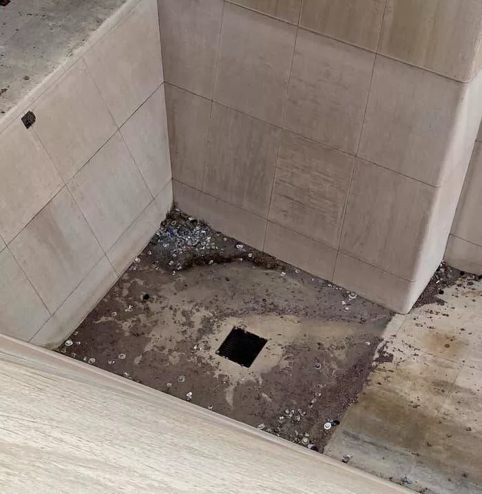 Des images etonnantes qui vous emerveilleront - #2 Tant de gens perdent leur chapeau au Barrage Hoover qu'il y a un cimetière de chapeaux en bas