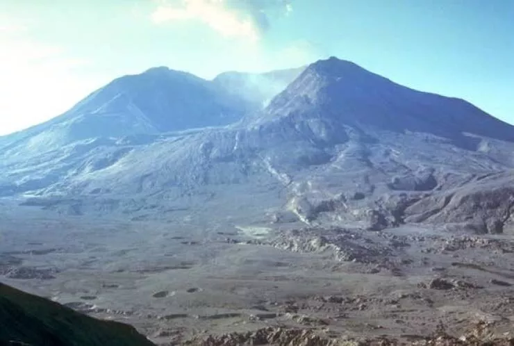 Des images etonnantes qui vous emerveilleront - #4 Et voici à quoi ressemblait le Mont St. Helens après l'éruption de 1980