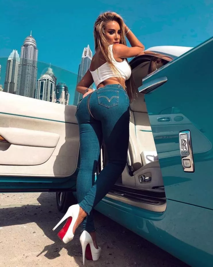 Seductive charm in tight denim Seductive charm in tight denim