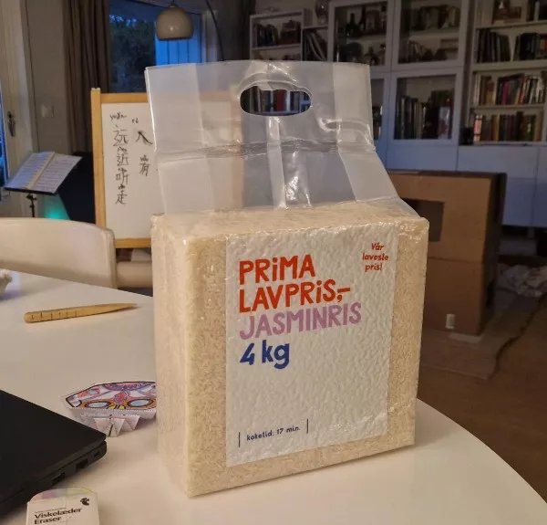Mildly interesting moments caught in pics - #7 This bag of rice is vacuum sealed, which saves a lot of space Mildly interesting moments caught in pics - #7 This bag of rice is vacuum sealed, which saves a lot of space