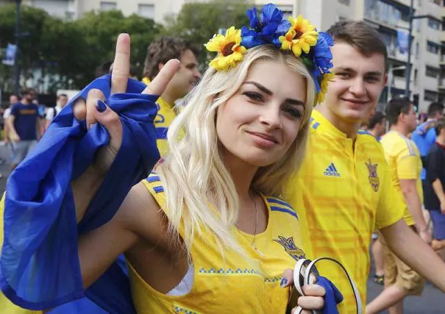 Most sexiest female football fans