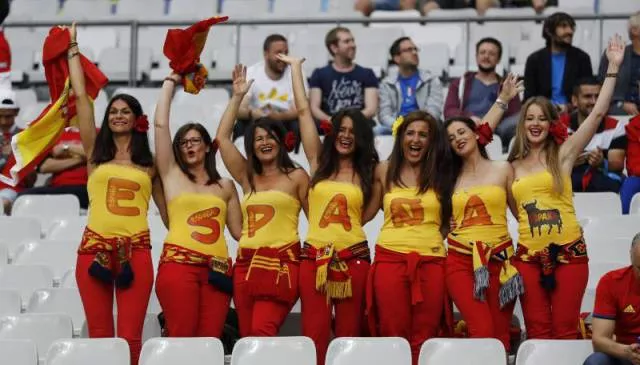 Most sexiest female football fans - #58 