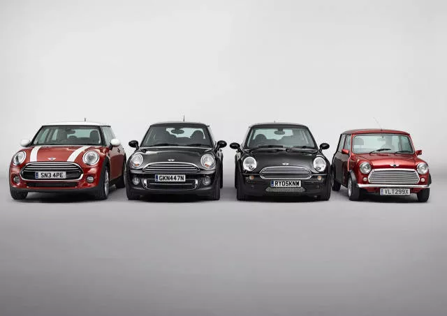 44 voitures classiques vs leurs versions modernes - #22 