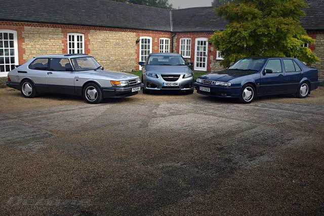 44 voitures classiques vs leurs versions modernes - #29 