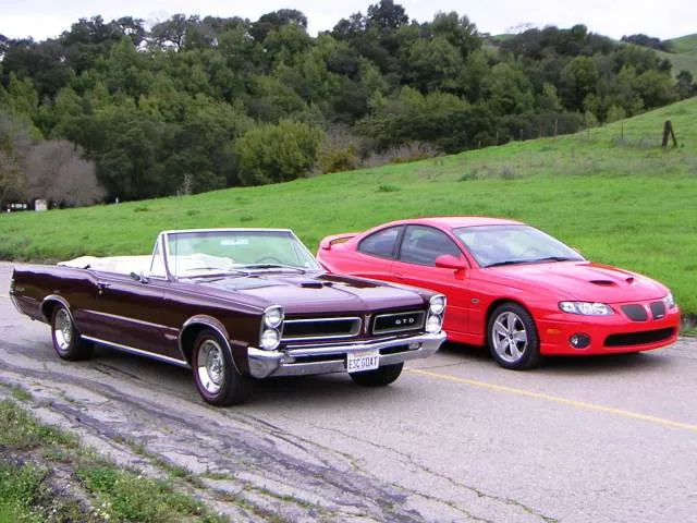 44 voitures classiques vs leurs versions modernes - #30 