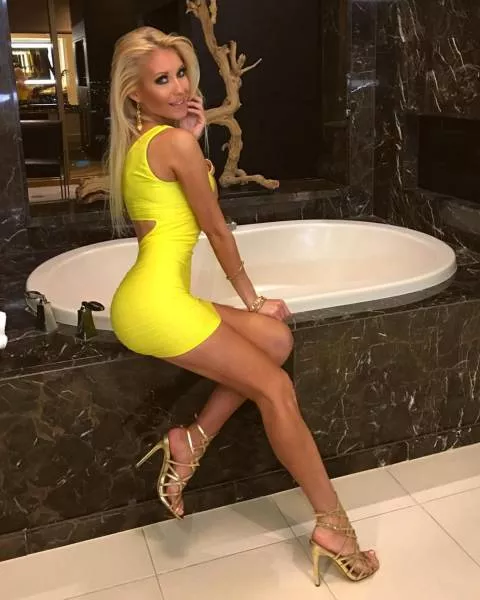 For lovers of sexy dresses