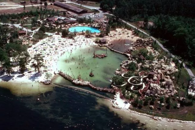Le parc aquatique disney abandonne depuis 2005 - #2 