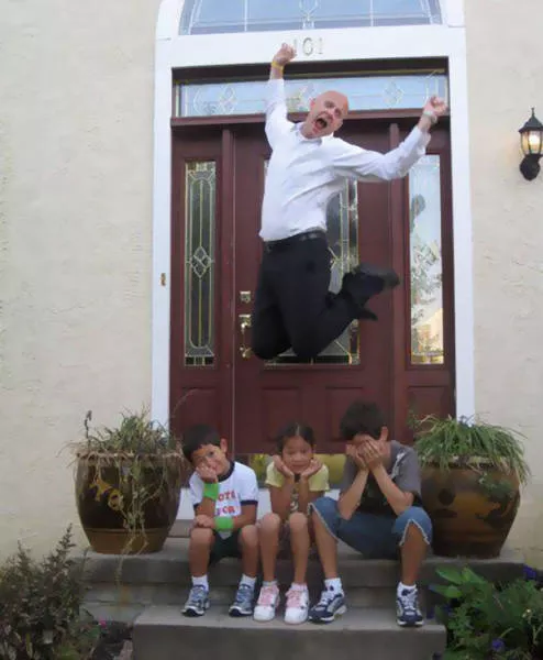These parents celebrate the return to school of their children - #15 