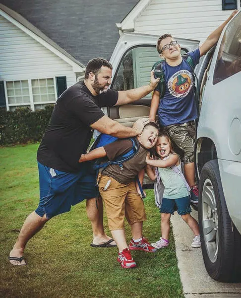 Ces parents fetent la rentree de leurs enfants  - #16 