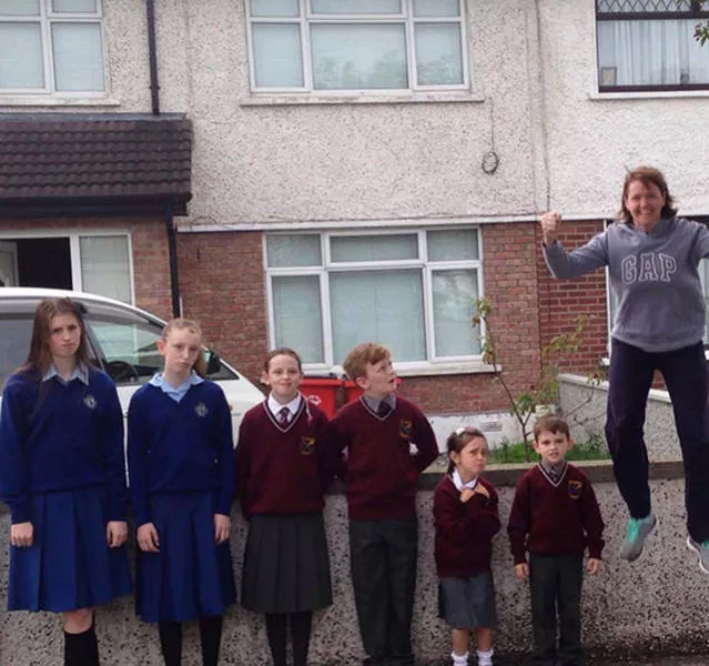 These parents celebrate the return to school of their children - #22 