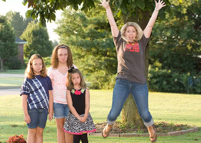 These parents celebrate the return to school of their children - #5 