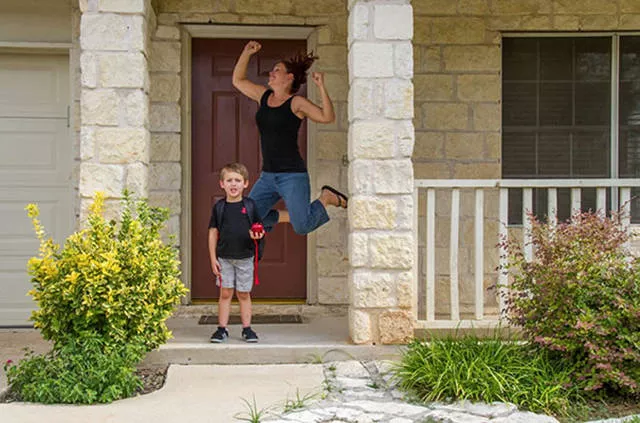 These parents celebrate the return to school of their children - #6 
