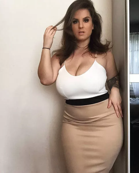 Skinny or curvy  - #18 