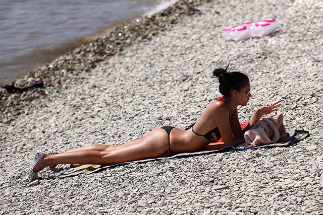 Hot babes in bikinis - #16 
