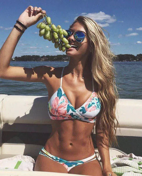 Hot babes in bikinis - #6 