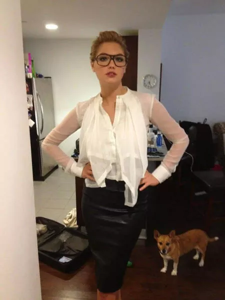 De belle fille au bureau - #10 